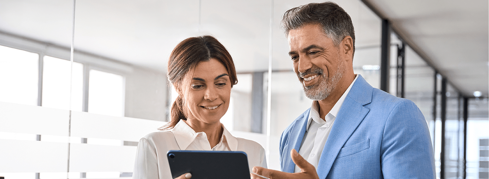 Kollegen, die logistische Dienstleistungen von ALSO buchen.
