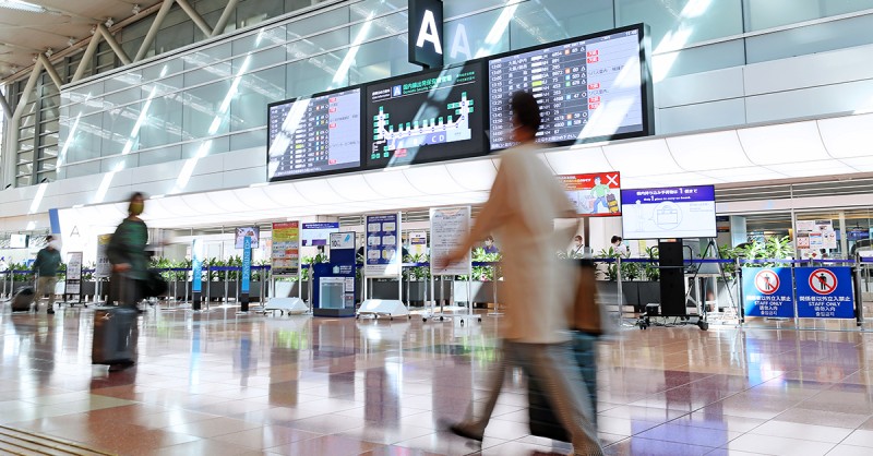 What is digital signage solution and what are its advantages?