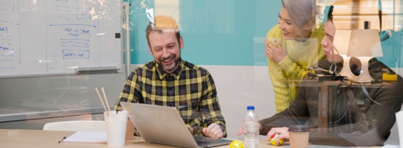 Partners cooperating in a meeting room